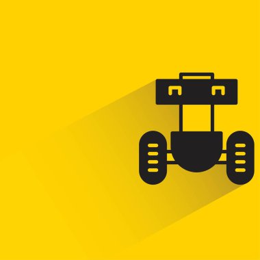 Sarı arka planda gölgesi olan sevimli robot.