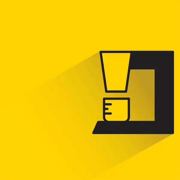 Cafetera Con Sombra Sobre Fondo Amarillo — Vector de stock