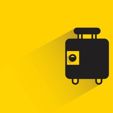 sarı arka planda gölgesi olan valizler