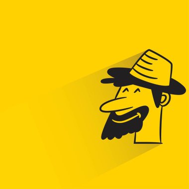 Sarı arka planda gölgesi olan sakallı adam.