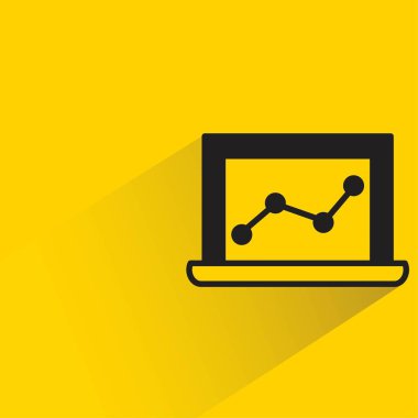 Sarı arkaplanda gölgesi olan dizüstü bilgisayar analizleri