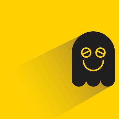 Sarı arka planda gölgesi olan sevimli hayalet emojisi.