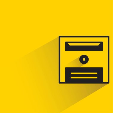 Sarı arkaplanda gölgesi olan posta kutusu simgesi