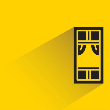 Sarı arkaplanda gölgesi olan pencere simgesi