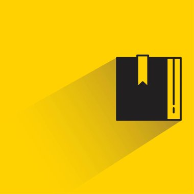 Sarı arkaplanda gölge bırakan dizüstü simgesi