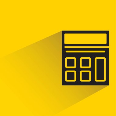 Sarı arkaplanda gölge bırakan hesap makinesi simgesi