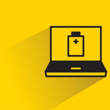 sarı arkaplanda gölgesi olan dizüstü bilgisayar ve pil simgesi