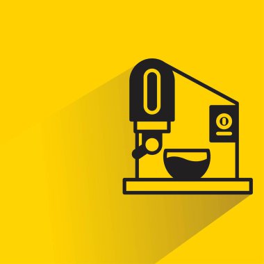 Sarı arkaplanda gölgesi olan kahve makinesi simgesi