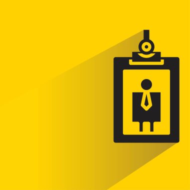 Sarı arkaplanda gölgesi olan kimlik kartı