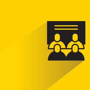 Sarı arka planda gölgesi olan sınıf