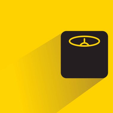 Sarı arkaplanda gölgesi olan ağırlık ölçekli simge