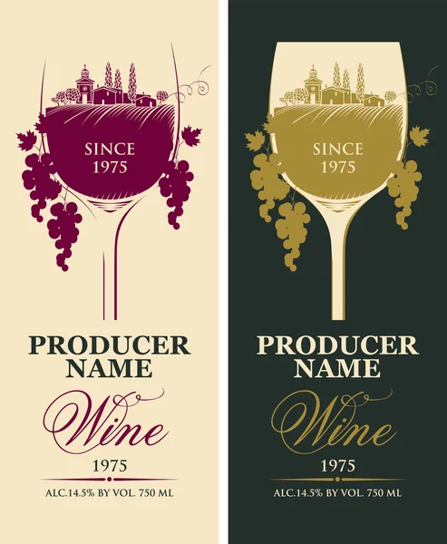 レトロなスタイルのヨーロッパの村の風景とブドウの束とワインのガラスとベクトル白のワインラベルのセット — ストックベクタ