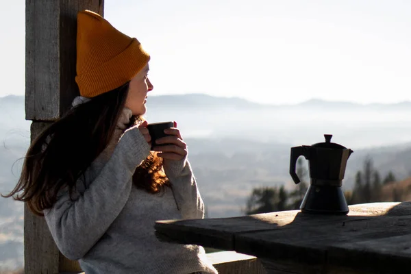 Young Woman Sitting Cup Coffee Moka Pot Front Mountains Landscape — Stock Photo, Image