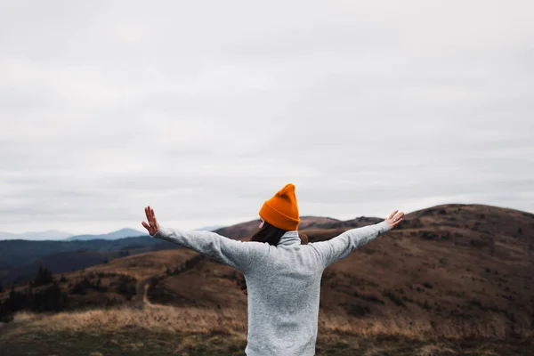 Happy Woman Runs Raises Her Hands Front High Mountains Day — Stock Photo, Image