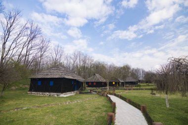 Sırbistan 'daki küçük eski evler, turistik yerler ve seyahat merkezleri.