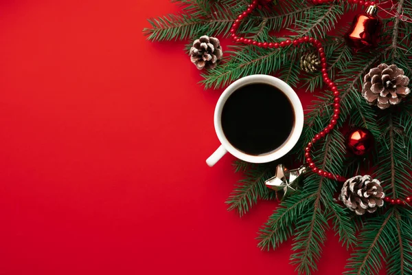 Чашка Кофе Фоне Красных Праздников Рождественский Фон — стоковое фото