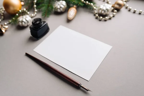Kortin Tai Kirjeen Kirjoittaminen Joulupukille Joulutunnelman Tausta — kuvapankkivalokuva