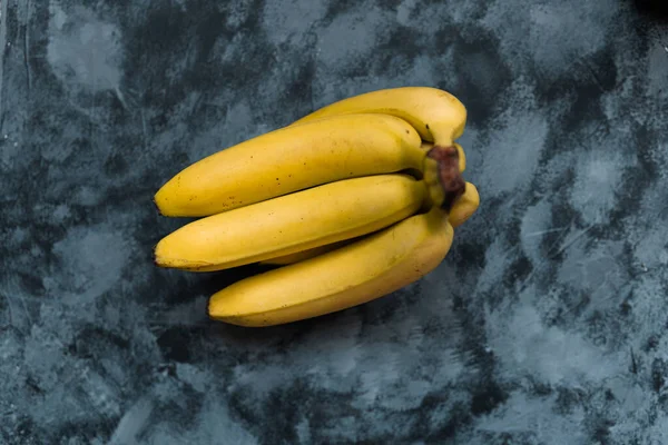 Banánový Shluk Izolován Syrová Organická Banda Banánů Připraven Jídlu Royalty Free Stock Fotografie