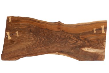 Doğal ahşaptan yapılmış masalar beyazda izole edilmiş. Tahta masalar.