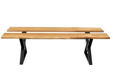 Tahta masa beyaz arkaplanda izole edildi