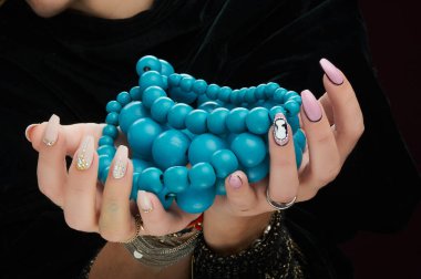 Yaz ve kış için çivi tasarımlar renkli gökkuşağı koleksiyonu