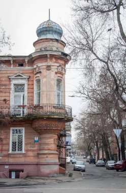 Odessa sokaklarında yürürken birçok ilginç mimari görebilirsiniz..