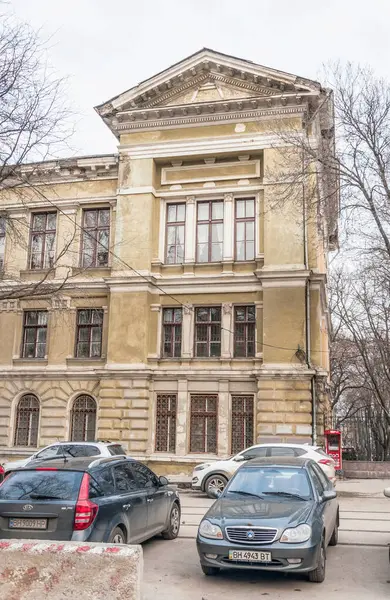 Odessa sokaklarında yürürken birçok ilginç mimari görebilirsiniz..