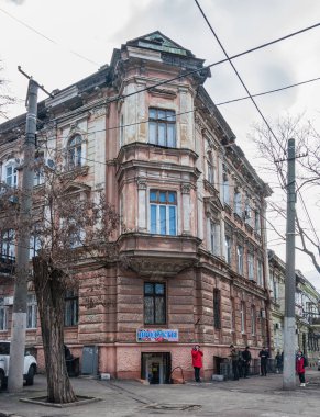 Odessa sokaklarında yürürken birçok ilginç mimari görebilirsiniz..