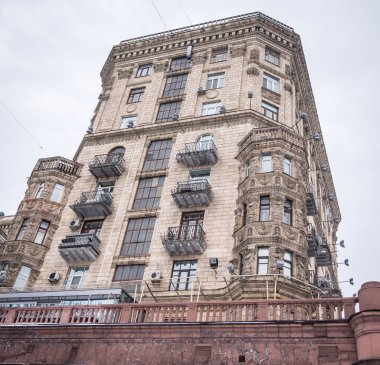 Kiev sokaklarında yürürken bir sürü ilginç mimari görebilirsiniz..