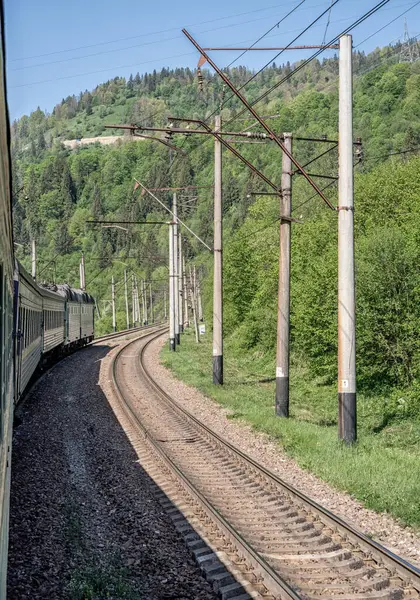 Demiryolları Karpat Dağları 'ndan geçiyor..