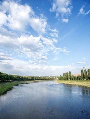 Transcarpathia ve doğu Slovakya 'da bir nehirdir. Laboratuvarların sol kolu.