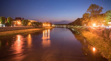 Uzhgorod sokaklarında yürü.