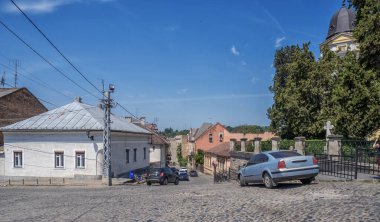 Uzhgorod sokaklarında yürü.