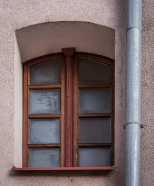 Eski Uzhgorod sokaklarının bir parçası olarak pencereler ve kapılar.