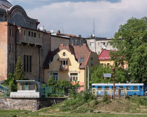 Uzhgorod sokaklarında yürü.