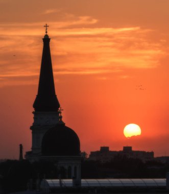 Odessa sokaklarında yürürken birçok ilginç mimari görebilirsiniz..