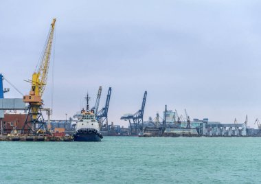 Denizde çok çeşitli yatlar ve gemiler görebilirsiniz..