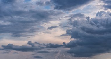 bulutlu mavi gökyüzü arkaplanı