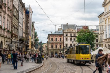 Yaşlı Lviv 'in sokaklarında yürürken bir sürü ilginç mimari görebilirsiniz..