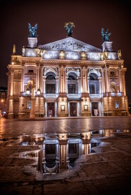 Geceleri opera binası, Lviv, Ukrayna