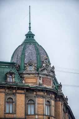 Yaşlı Lviv 'in sokaklarında yürürken bir sürü ilginç mimari görebilirsiniz..