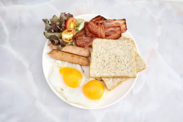 Petit Déjeuner Bacon Aux Œufs Frits Saucisse — Photo