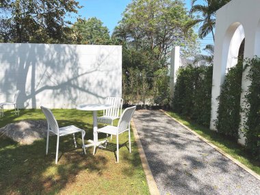 masa ve sandalye Bahçe