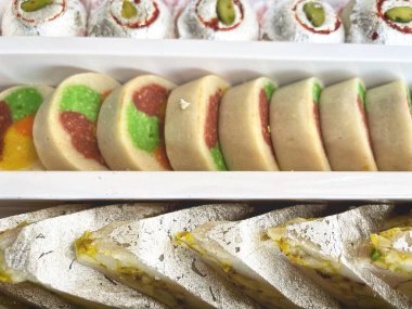 Ev yapımı Hint yemeği pişirin.