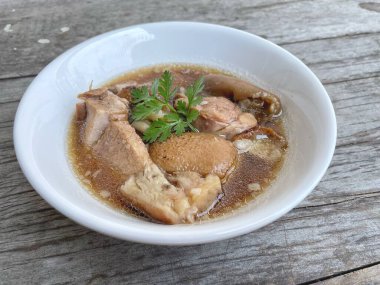 Haşlanmış domuz eti Çin yemeği.