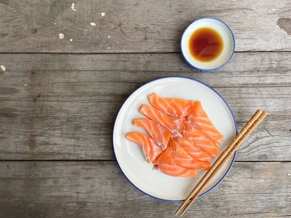 Taze Çiğ Somon Japon Yemeği — Stok fotoğraf