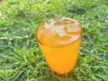 Buzlu portakal suyu.