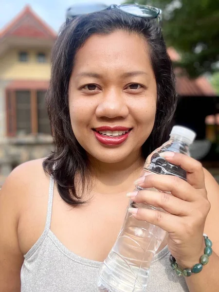 Retrato Mulher Ásia Beber Água — Fotografia de Stock