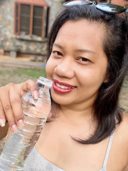 Portrait Woman Asian Drinking Water — Stock Photo, Image
