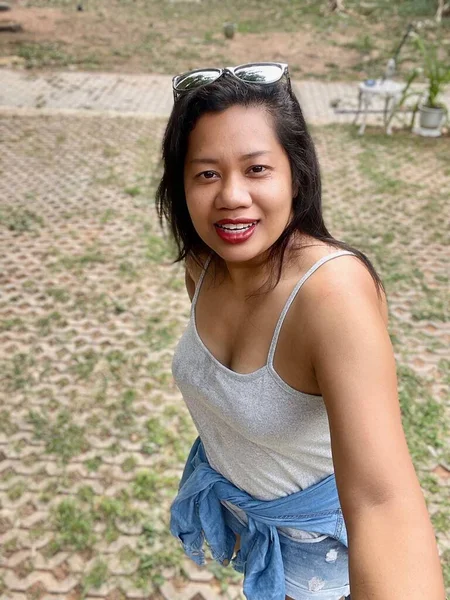 Mujer Asiática Feliz Sonrisa Estilo Vida —  Fotos de Stock